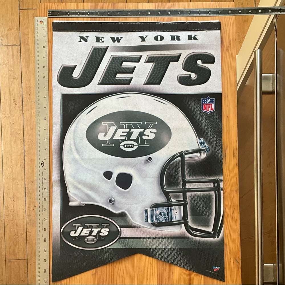 NY Jets Double Pennant Wall Hanging Felt Banner Football Helmet 17x26 inches
